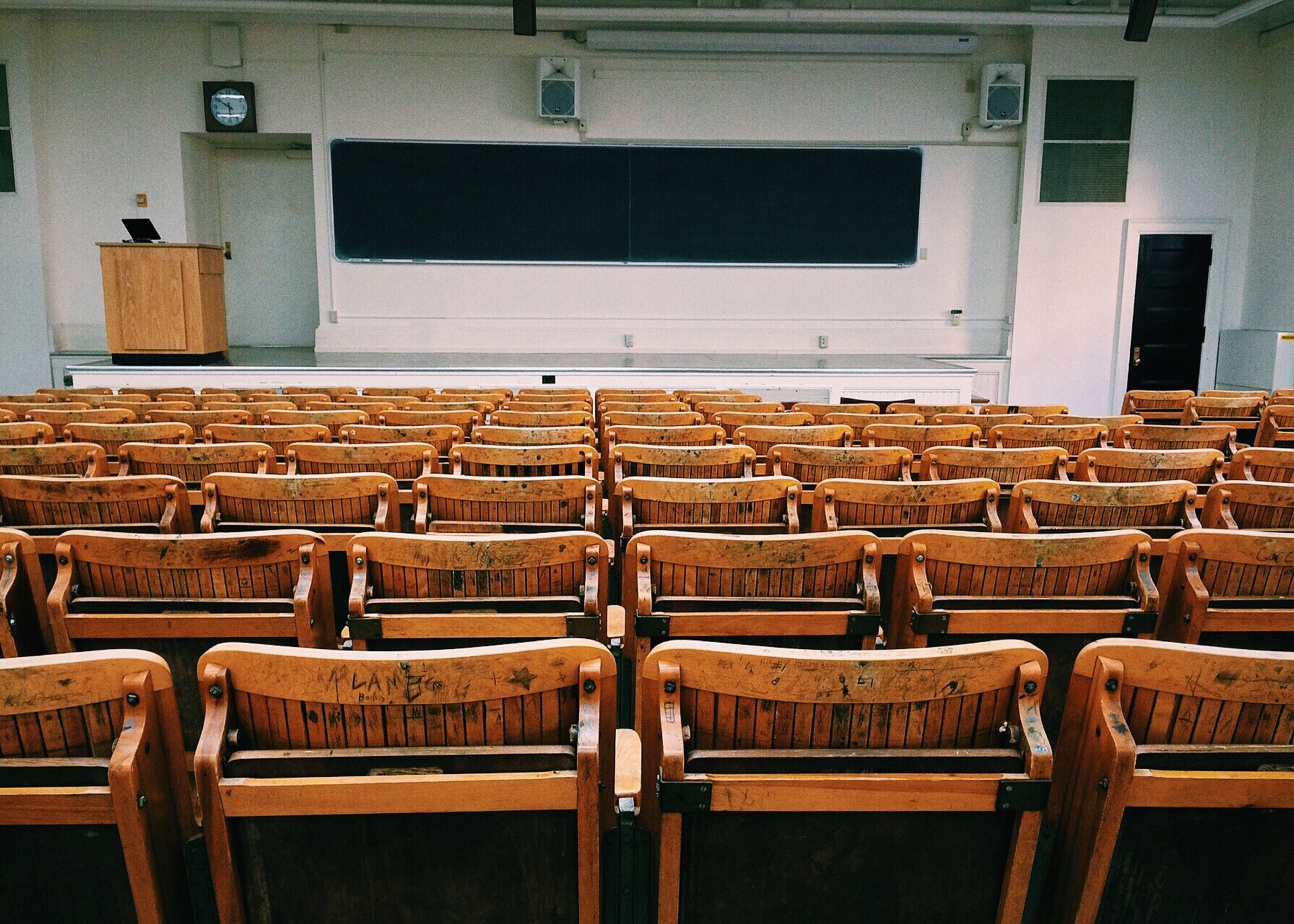 La tecnología facilita el acceso a la universidad y a prótesis corporales para reducir las desigualdades.